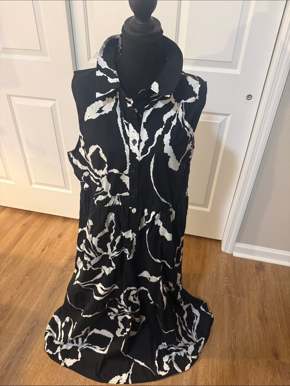 Rachel Zoe Black and White Floral-Print Maxi Dress Summer Casual Elegance
